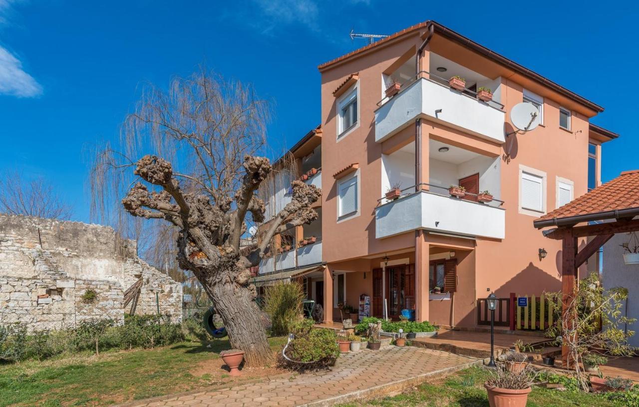 Apartments Ulika Červar-Porat Buitenkant foto